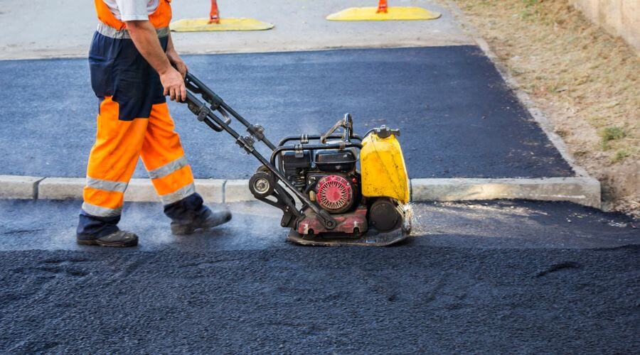 Professional gutter cleaning in Tunica, MS